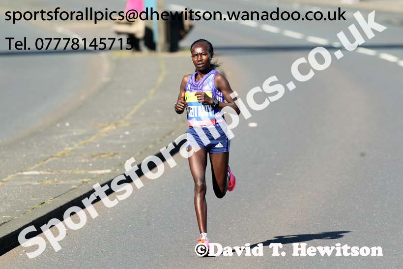 Mary Keitany on her way to winning the womens Morrisons Great North Run. Photo: David T. Hewitson/Sports for All Pics